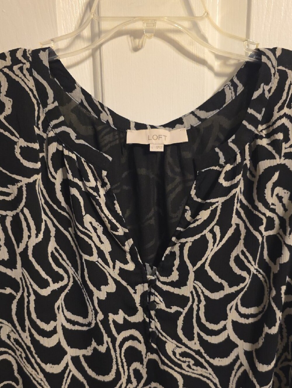 LOFT Black and White Abstract Flutter Sleeve Blouse - Picture 4 of 7
